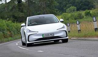 MG IM5 - front cornering